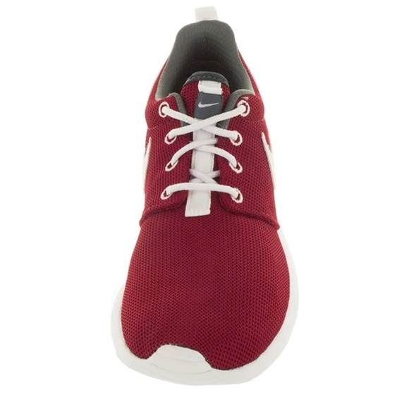 Red Nike Roshe Run - Picture 2 of 3